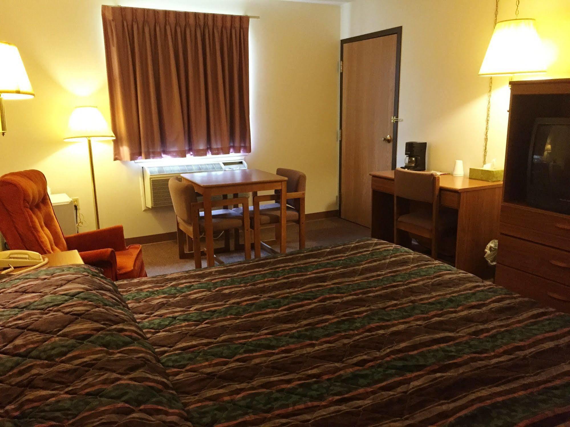 Coronado Motel & Rv Park Lindsborg Екстер'єр фото