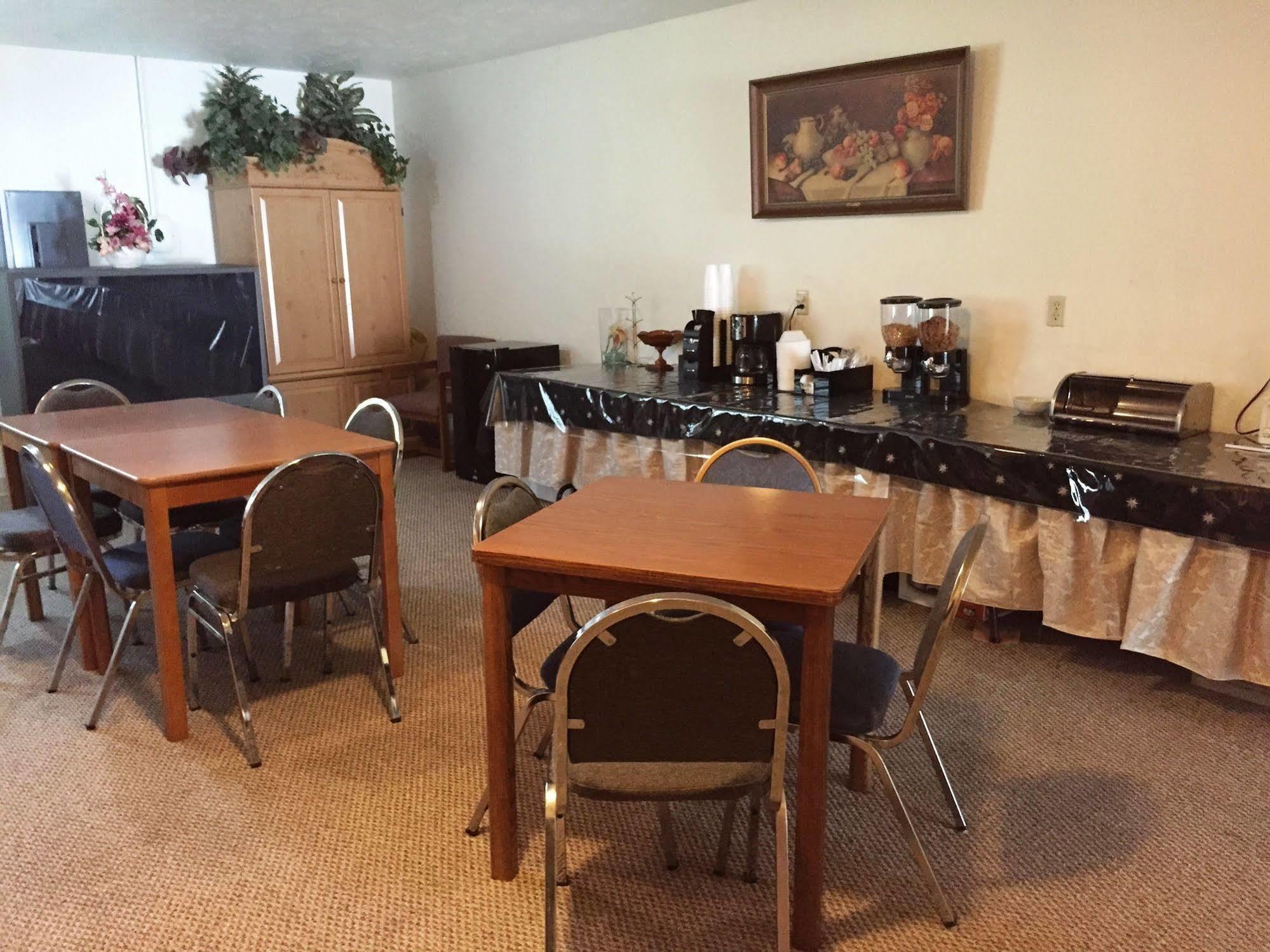 Coronado Motel & Rv Park Lindsborg Екстер'єр фото